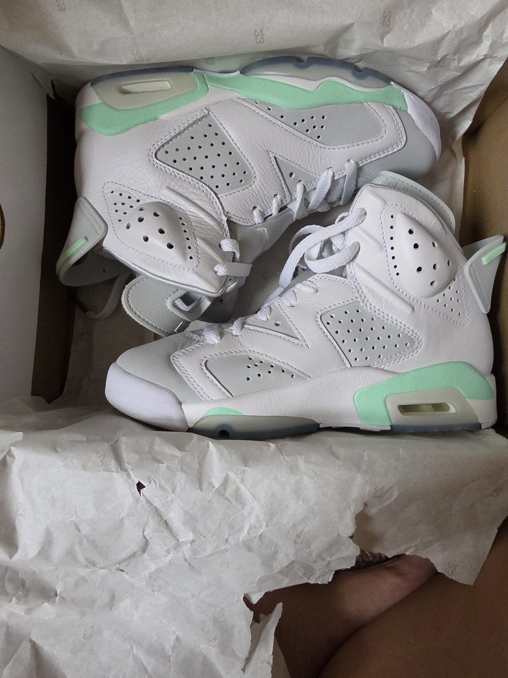 Jordan 6 Retro WMN White and Mint Basketball Sneakers